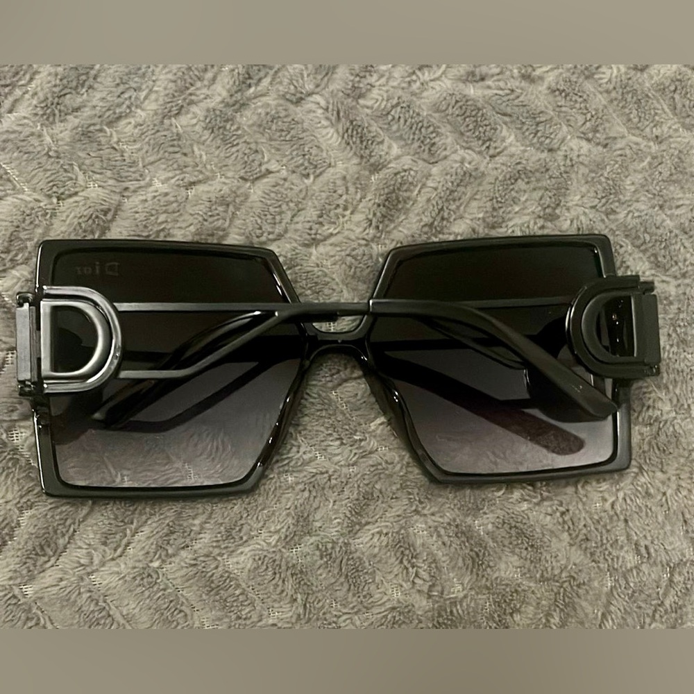 COPY - CD  30MONTAIGNE SUNGLASSES - Picture 6 of 6